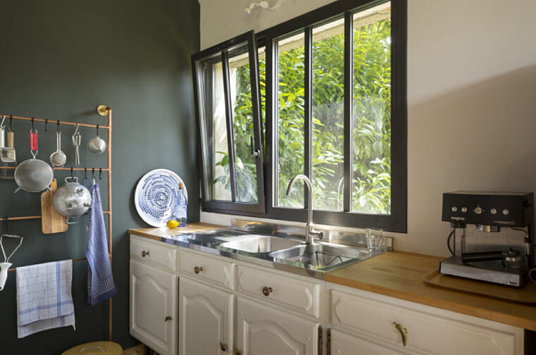 découvrez les tarifs pour le changement de porte-fenêtre, conseils pour bien choisir et astuces pour économiser sur vos travaux de rénovation.