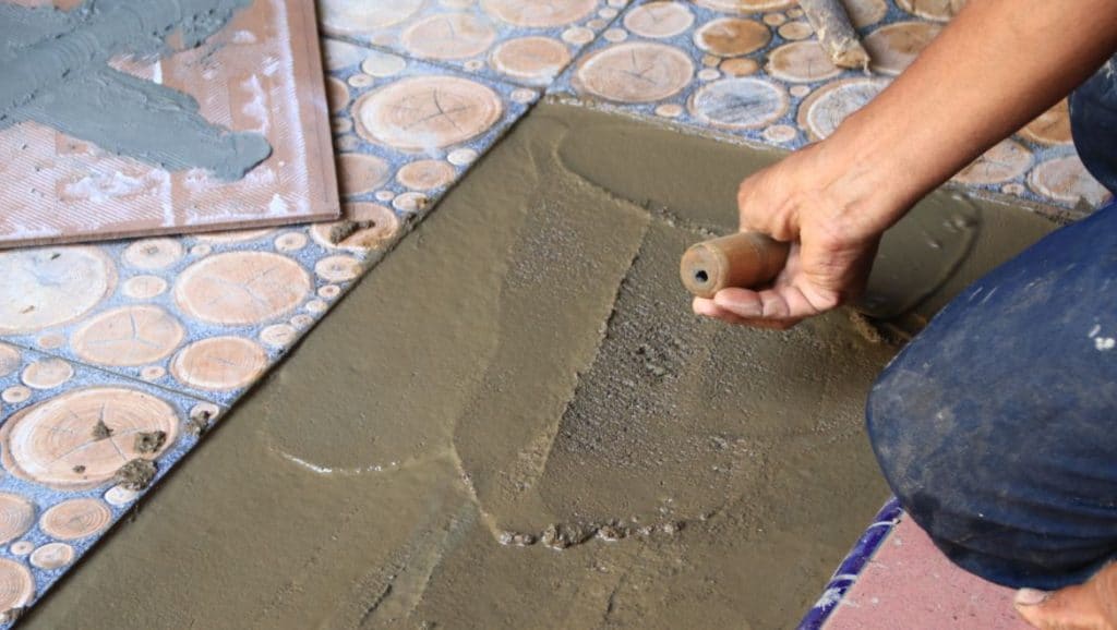 découvrez les prix moyens pour une chape avant pose de carrelage, conseils pour bien choisir et estimer votre budget travaux de rénovation.