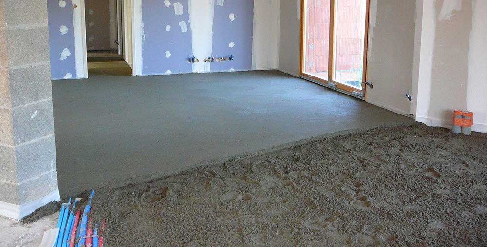 découvrez le prix au m² pour une chape extérieure, les facteurs qui influencent le coût, et des conseils pour bien choisir votre revêtement extérieur.