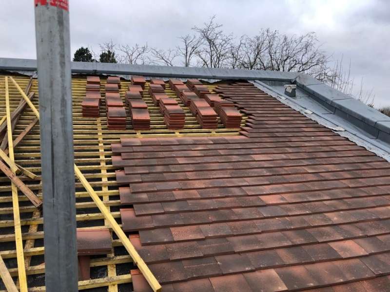 découvrez les prix au mètre carré pour la charpente et la couverture. guide complet des coûts pour bien préparer votre budget de rénovation ou construction.