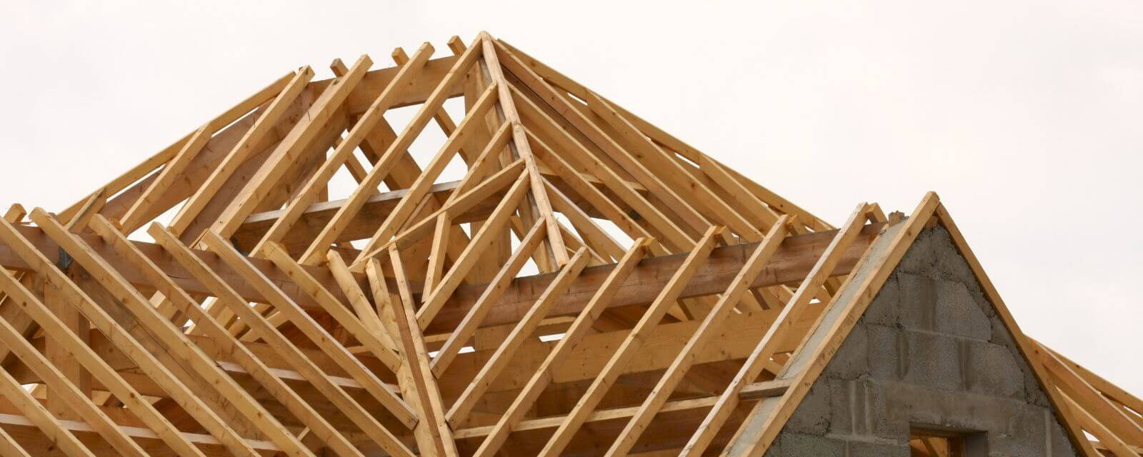 découvrez les prix des charpentes de toiture pour bien planifier vos travaux de construction ou de rénovation. comparez les tarifs selon les matériaux et types de charpentes.