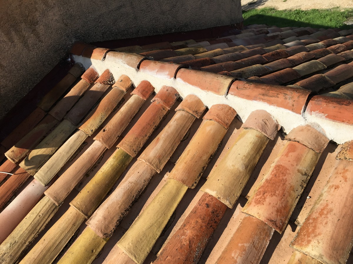 découvrez les prix compétitifs pour la cimentation de faitage et bénéficiez d'une finition durable et de qualité pour votre toiture.