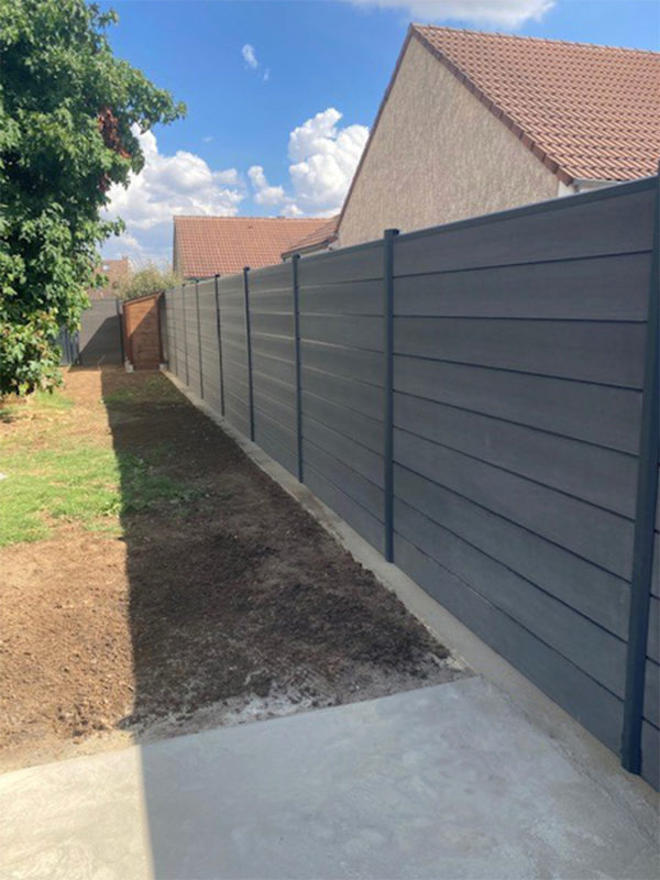 découvrez les prix des clôtures avec fondation pour sécuriser et délimiter votre propriété. comparez les coûts selon les matériaux et les types de fondations adaptés à vos besoins.