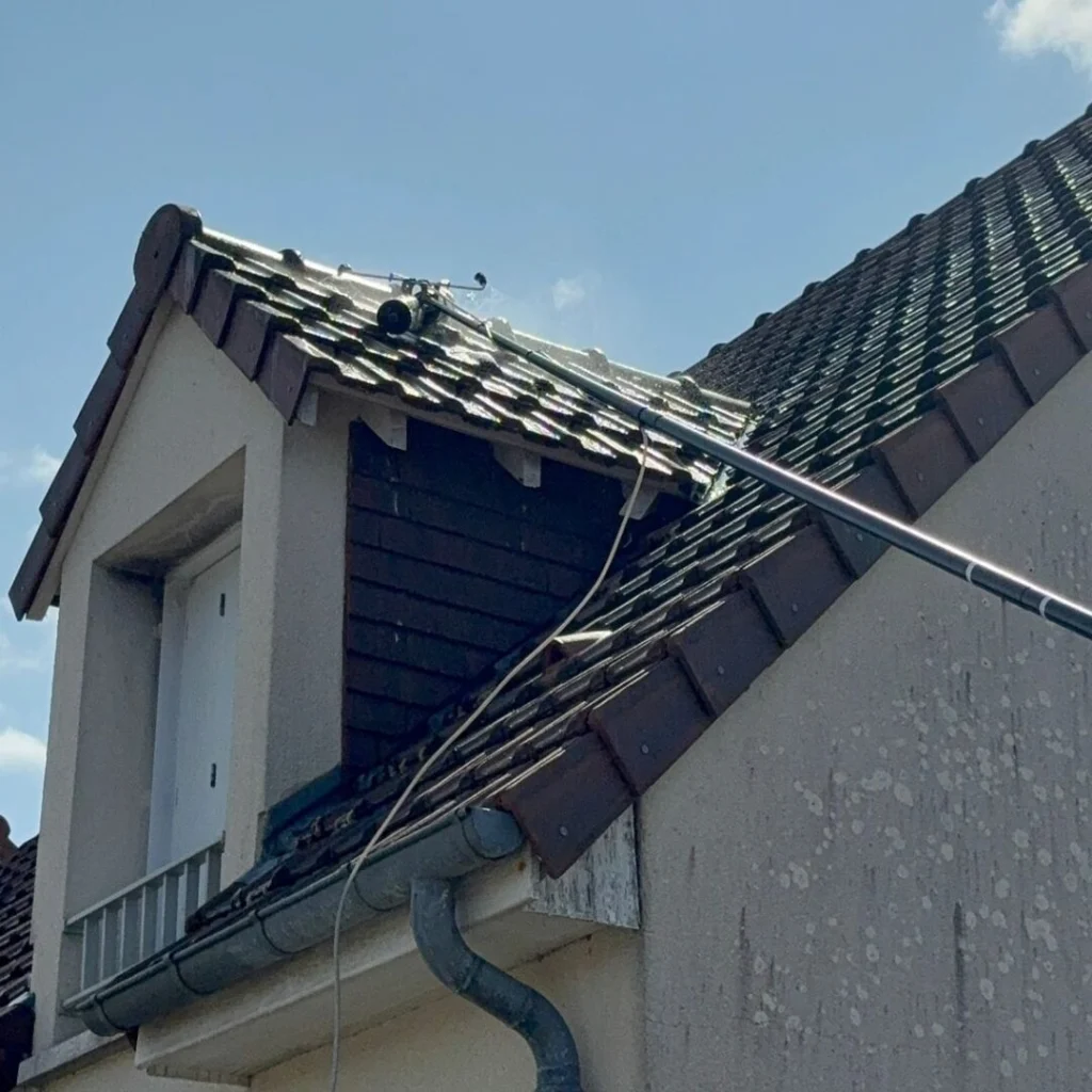 découvrez les tarifs du démoussage de toiture au mètre carré. obtenez un devis précis pour entretenir et prolonger la durée de vie de votre toit efficacement.