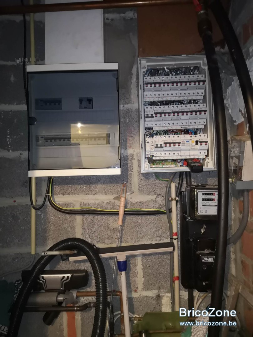 découvrez les prix pour le déplacement d'un tableau électrique, des tarifs clairs et détaillés pour vos travaux électriques.