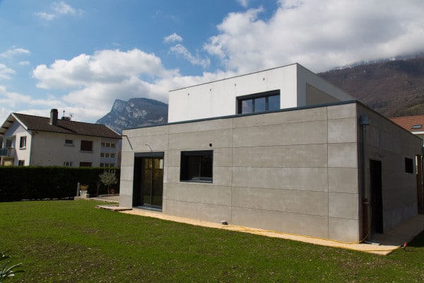 découvrez les prix des extensions de maison en 2022 : tarifs moyens, facteurs influençant le coût et conseils pour réussir votre projet d'agrandissement.