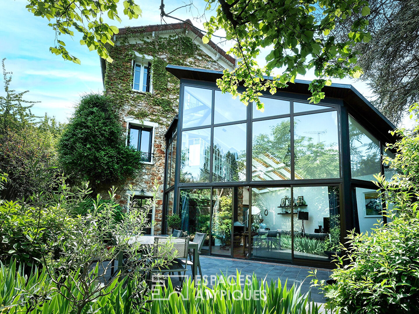 découvrez les prix pour l'extension d'une maison meulière, conseils et estimations pour agrandir votre logement en préservant son style unique.