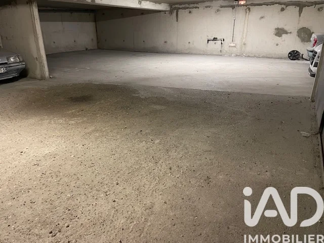 découvrez les tarifs pour la location ou l'achat d'un garage souterrain. comparez les prix des garages sécurisés en sous-sol pour bien choisir votre stationnement.