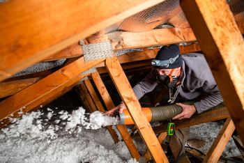 découvrez les prix de l'isolation des combles perdus pour optimiser le confort thermique de votre maison tout en réalisant des économies d'énergie.