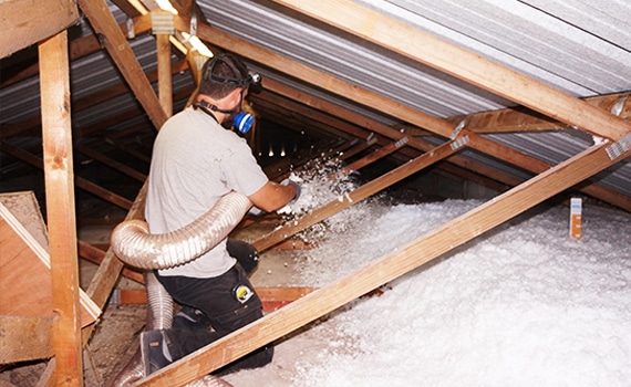 découvrez les prix de l'isolation des combles par soufflage pour optimiser votre confort thermique et réaliser des économies d'énergie. guide complet et conseils pratiques.