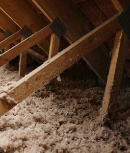 découvrez les tarifs pour l'isolation sous toiture et améliorez le confort de votre maison tout en réalisant des économies d'énergie.