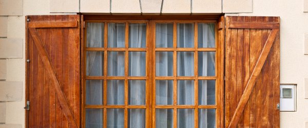 découvrez les prix pour la peinture de fenêtres en bois et guidez-vous pour choisir la meilleure option adaptée à votre budget et à la qualité souhaitée.