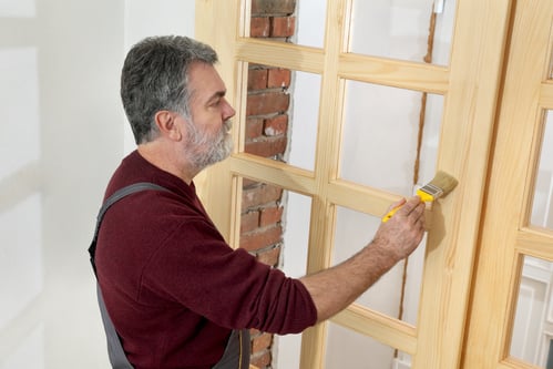 découvrez les tarifs pour la peinture des fenêtres en bois et obtenez des conseils pour choisir la meilleure peinture adaptée à vos besoins.