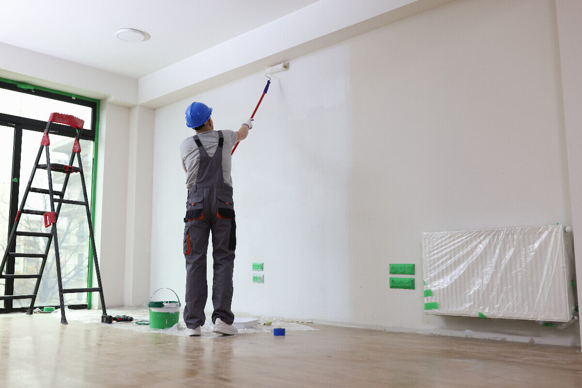 découvrez les tarifs moyens de la peinture de plafond au m² et obtenez des conseils pour bien choisir votre peinture tout en maîtrisant votre budget travaux.