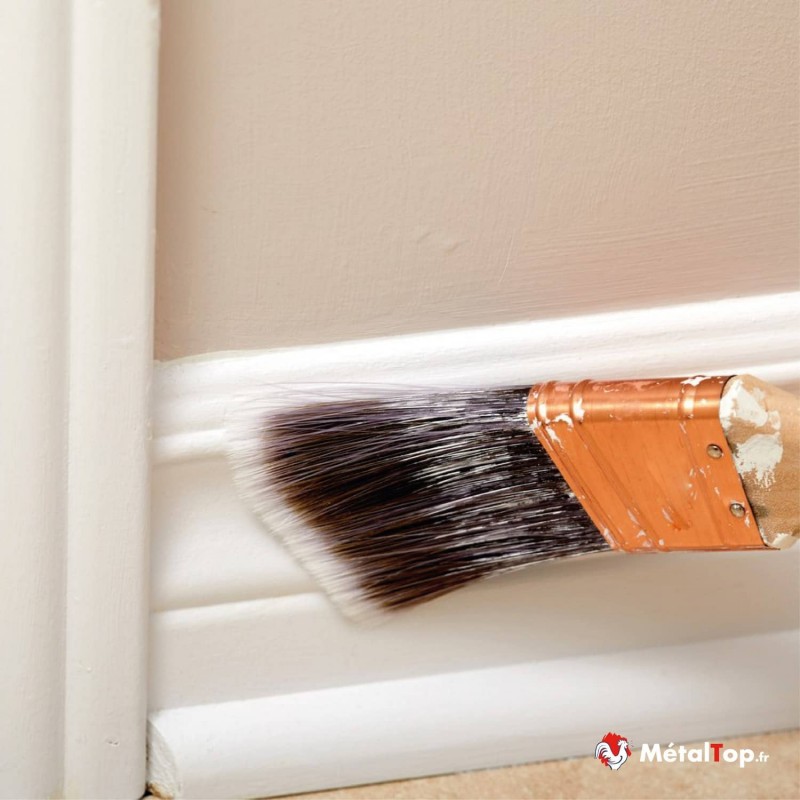 découvrez les prix pour la peinture de plinthes, conseils pour bien choisir votre peinture et astuces pour un rendu professionnel à petit budget.