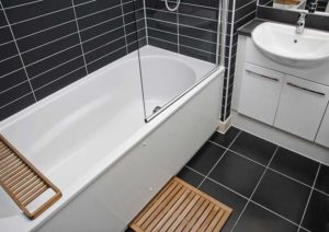 découvrez les prix moyens pour la pose d'une baignoire et obtenez des conseils pour bien choisir votre installation sanitaire.
