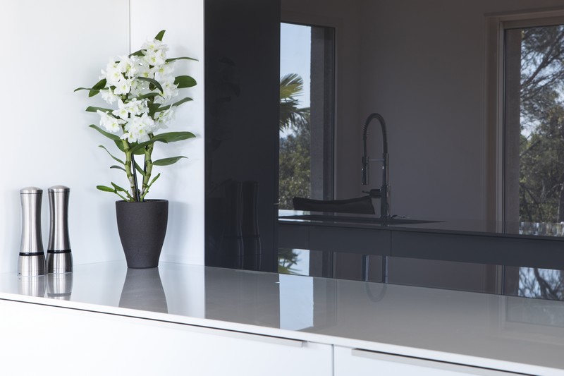 découvrez les prix moyens pour la pose d'une crédence de cuisine et bénéficiez de conseils pour choisir la meilleure option selon votre budget et vos besoins.