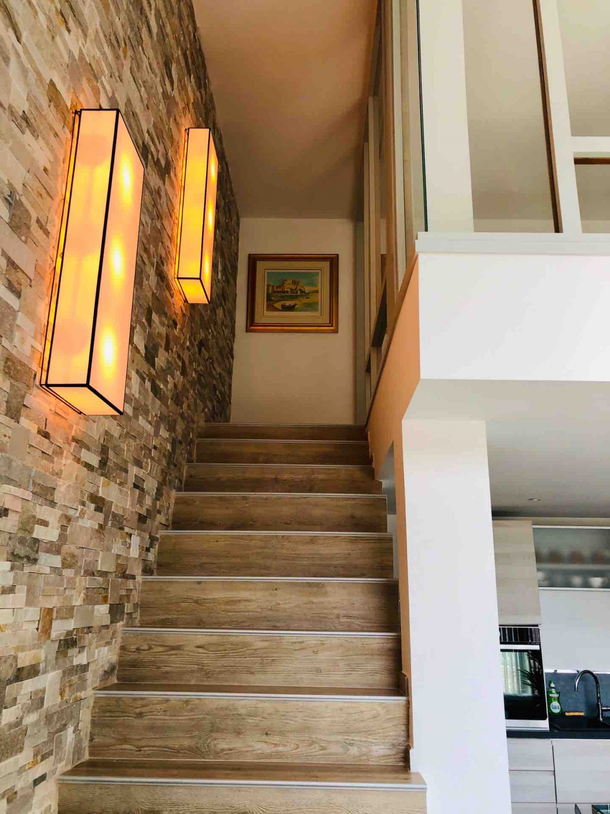 découvrez les tarifs pour la pose d'escalier en carrelage : prix, conseils et facteurs influençant le coût pour un escalier élégant et durable.