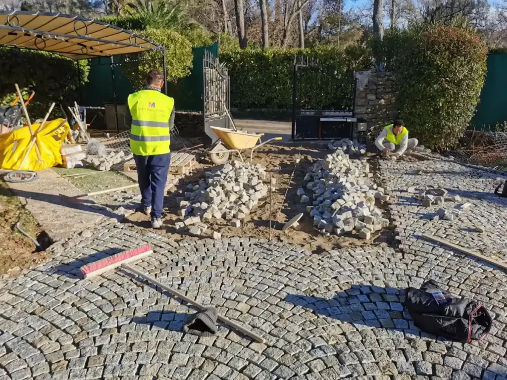 découvrez le prix de la pose de pavé pour vos allées, terrasses ou entrées de garage. obtenez un devis personnalisé et comparez les tarifs des professionnels.