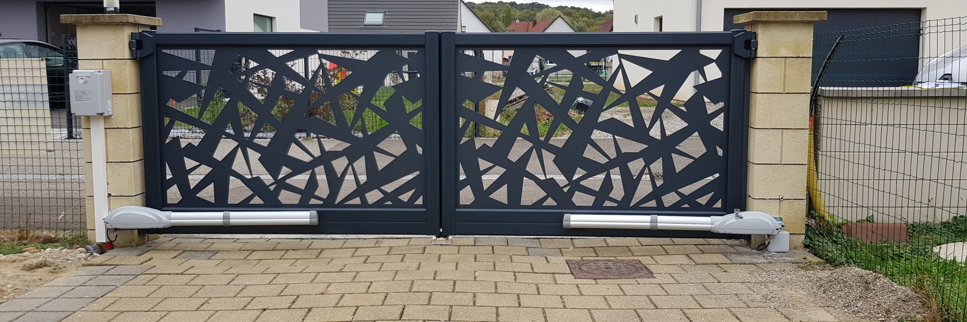 découvrez nos tarifs compétitifs pour la pose de portail et bénéficiez d'une installation professionnelle et durable adaptée à vos besoins.