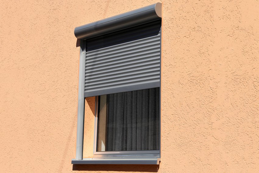 découvrez les tarifs compétitifs pour la pose de volets roulants et bénéficiez d'une installation professionnelle pour sécuriser et isoler votre logement.