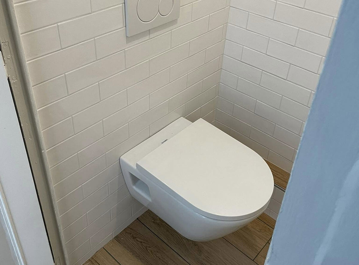 découvrez les tarifs et coûts moyens pour la pose d'un wc suspendu. obtenez un devis précis pour l'installation professionnelle de votre toilette moderne.