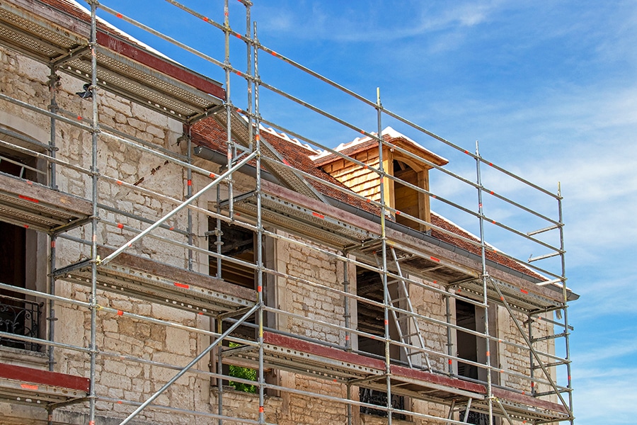 prix ravalement facade 14 découvrez les prix moyens pour le ravalement de façade afin d'estimer votre budget travaux. conseils et informations pour une rénovation réussie.