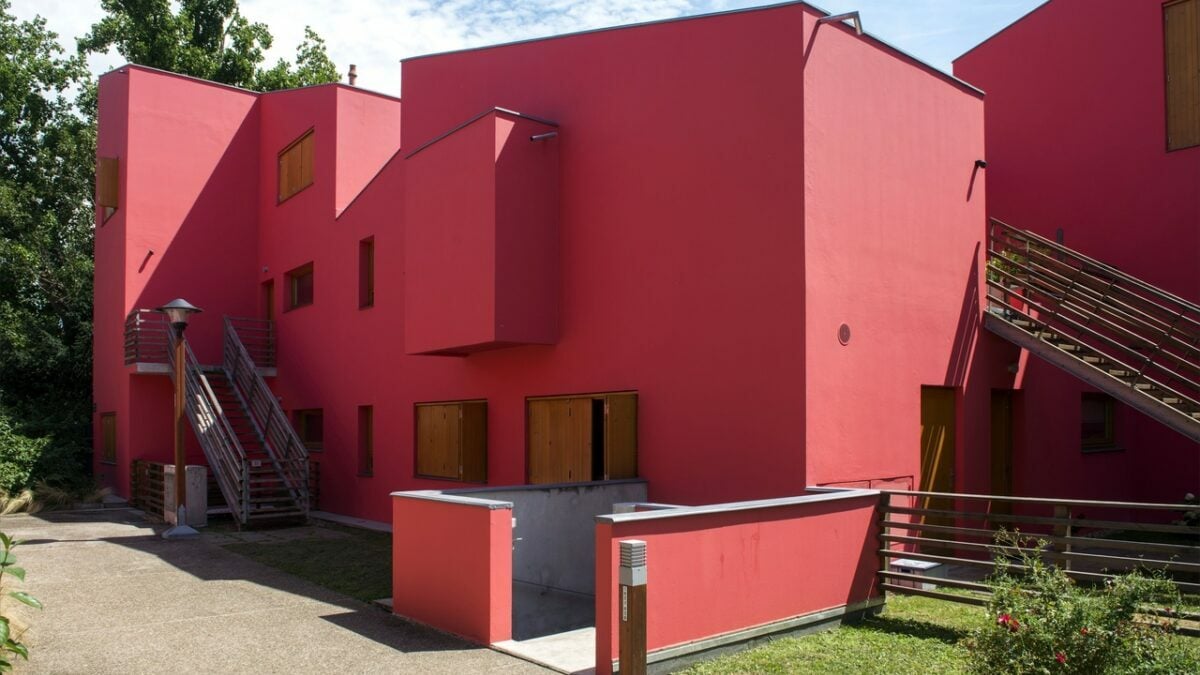 découvrez les prix du ravalement d'immeuble, les facteurs qui influencent les coûts et des conseils pour bien préparer votre projet de rénovation extérieure.