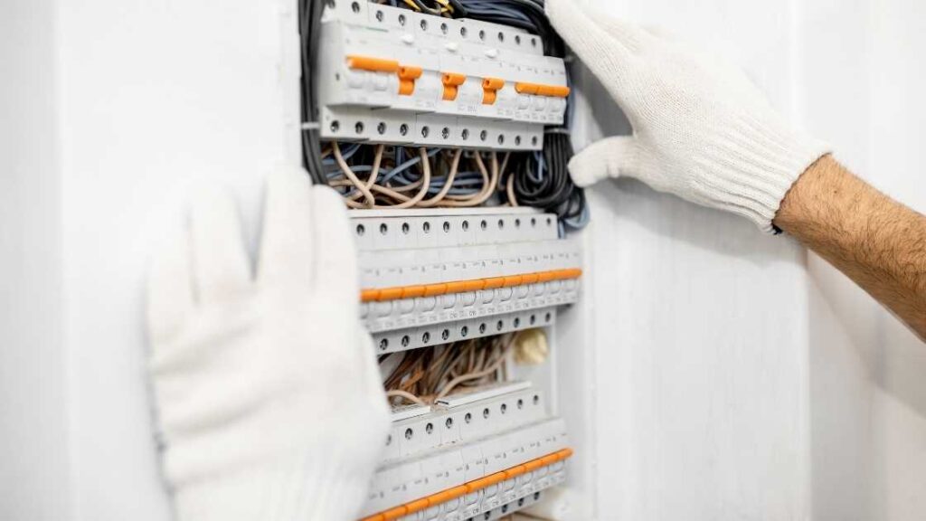 découvrez les prix pour le remplacement de votre tableau électrique et obtenez des conseils pour choisir un professionnel qualifié. estimez le coût selon la complexité de votre installation.