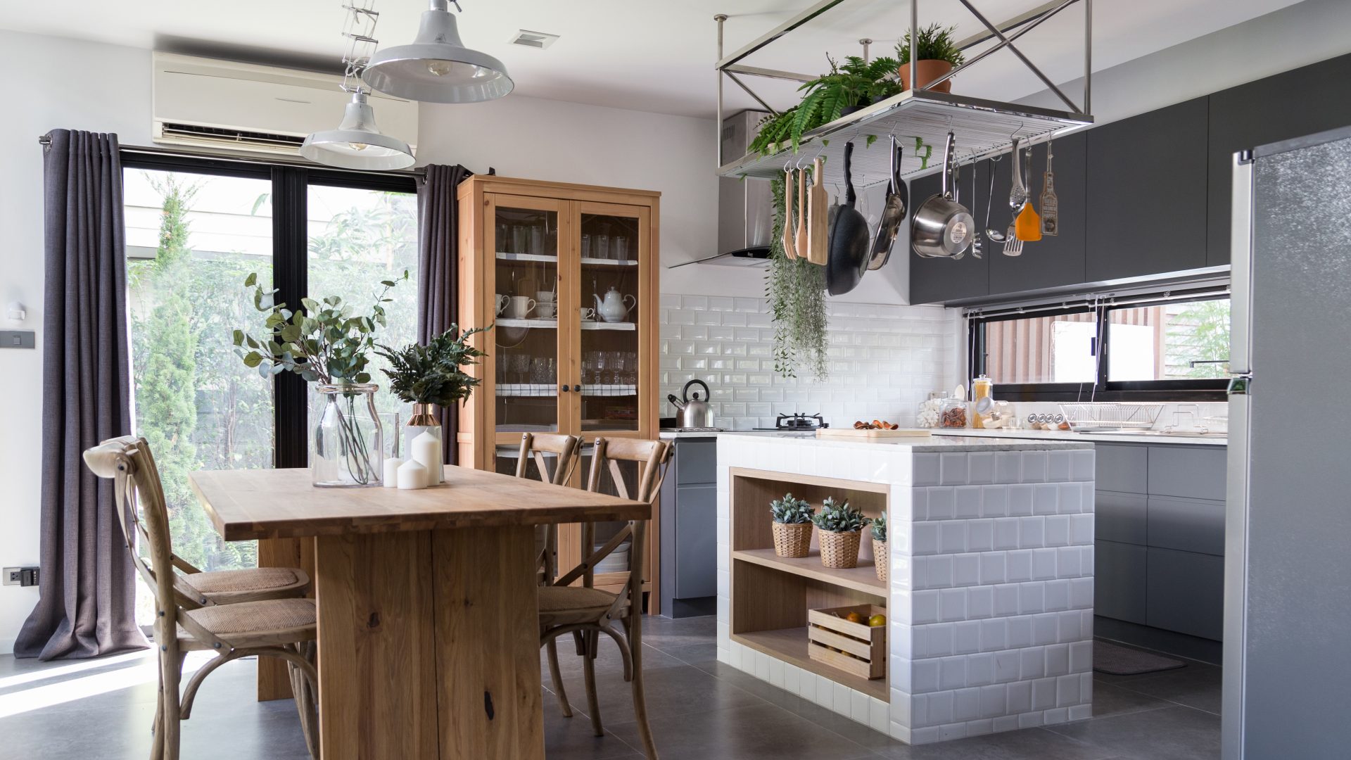 découvrez les tarifs détaillés pour la rénovation de votre cuisine et salle de bain. estimez le coût des matériaux, main-d'œuvre et astuces pour un projet réussi.