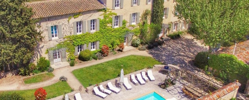 découvrez les prix de rénovation d'une ferme ancienne et obtenez des conseils pour estimer le coût des travaux de restauration et d'aménagement.