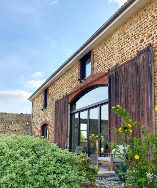 découvrez les prix de rénovation d'une ferme ancienne et planifiez votre projet avec un budget adapté. conseils et estimations pour restaurer votre habitation traditionnelle.