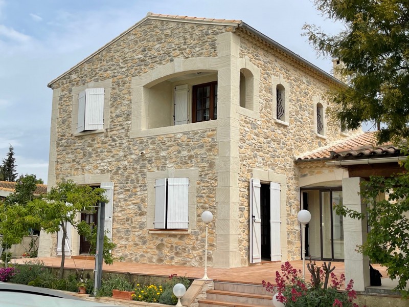 découvrez les prix de rénovation pour une maison en pierre et obtenez des conseils pour un budget maîtrisé et des travaux de qualité.