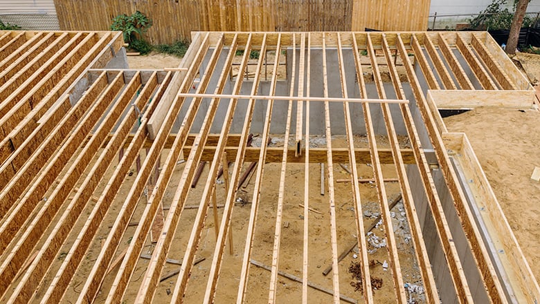 découvrez les prix pour rénover un plancher d'étage : coûts moyens, matériaux et conseils pour réussir vos travaux de rénovation de sol.