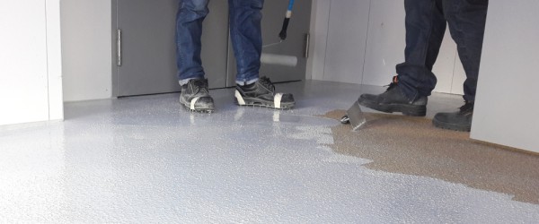 découvrez nos prix compétitifs pour la pose de sol époxy, une solution durable et esthétique pour vos surfaces industrielles et résidentielles.