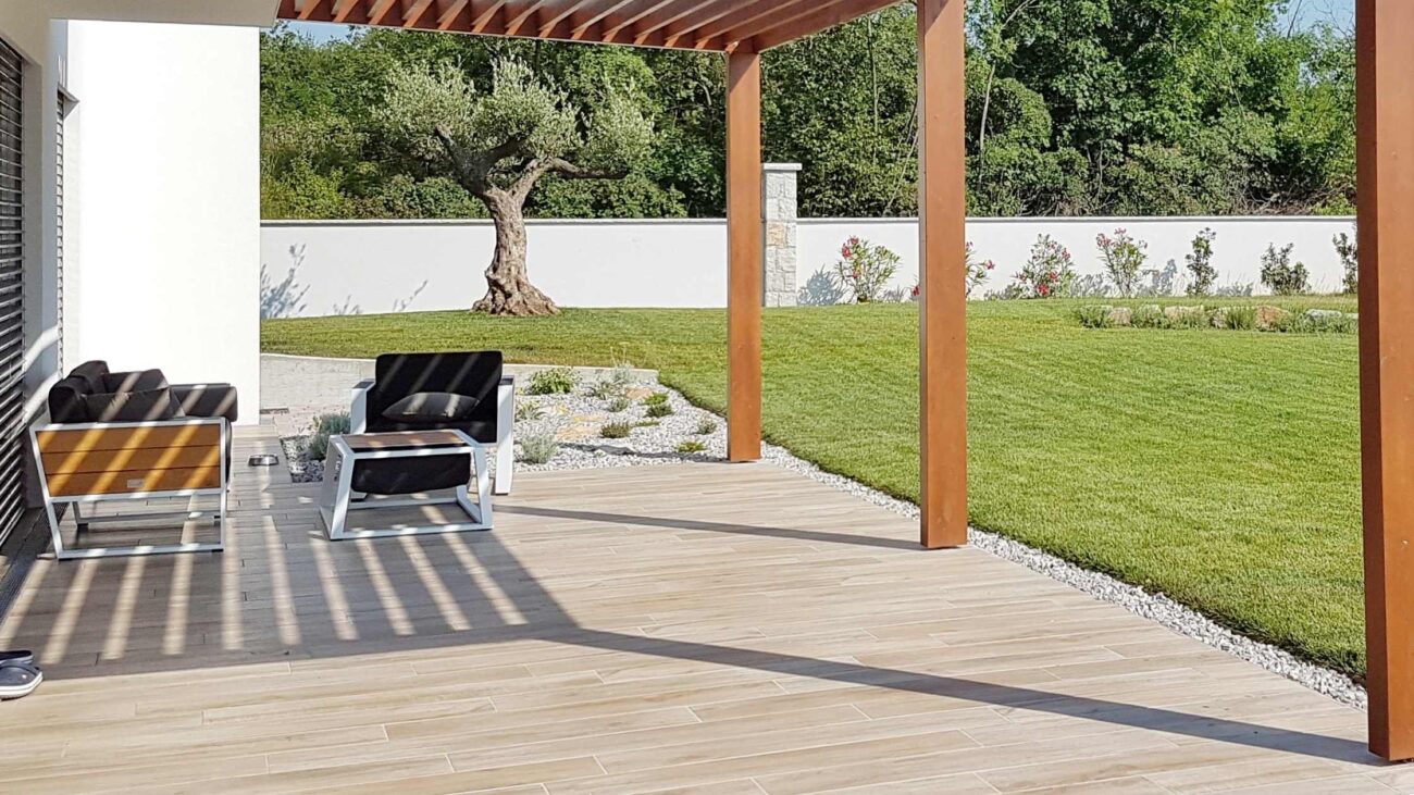 découvrez les prix pour la pose de terrasse en carrelage : matériaux, main-d'œuvre et conseils pour un aménagement extérieur à la fois esthétique et durable.