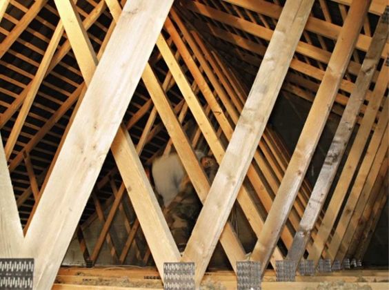 découvrez les prix pour la transformation d'une charpente fermette dans vos combles. guide complet pour estimer le coût des travaux et optimiser votre espace sous toiture.