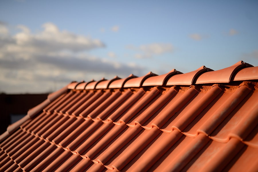 découvrez les prix des tuiles de toiture selon les matériaux, styles et dimensions pour bien préparer votre projet de couverture.