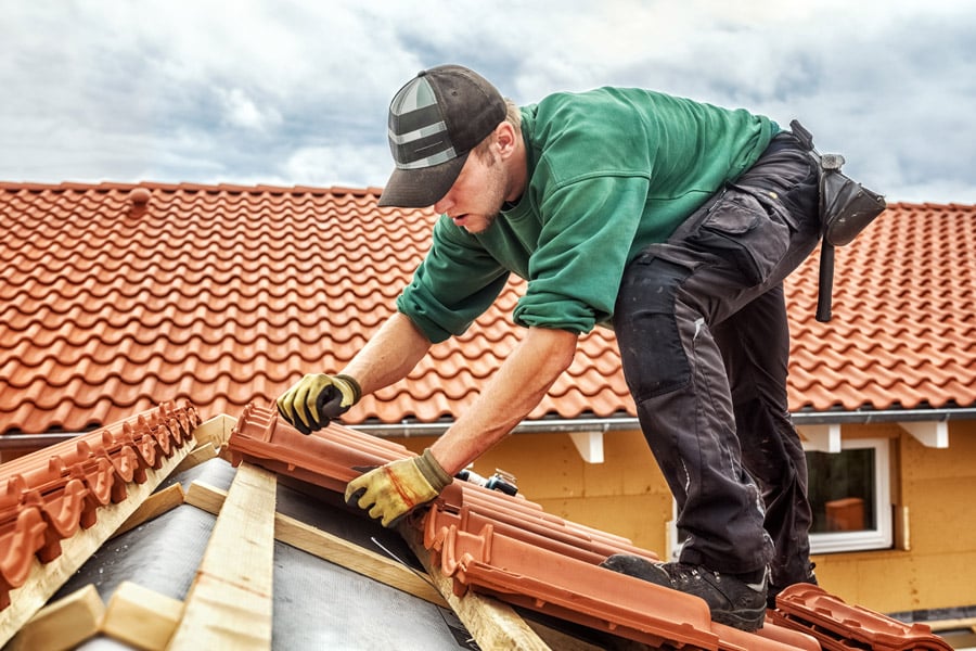 découvrez les tarifs pour la vérification de votre toiture et assurez la durabilité de votre maison grâce à une inspection professionnelle et abordable.