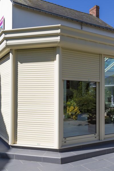 découvrez les prix des volets roulants adaptés à tous les budgets. comparez les coûts selon les matériaux, dimensions et options pour faire le meilleur choix.