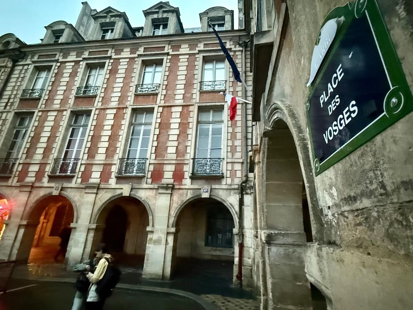 découvrez notre projet innovant situé rue du temple, alliant modernité et créativité pour transformer votre espace de vie.