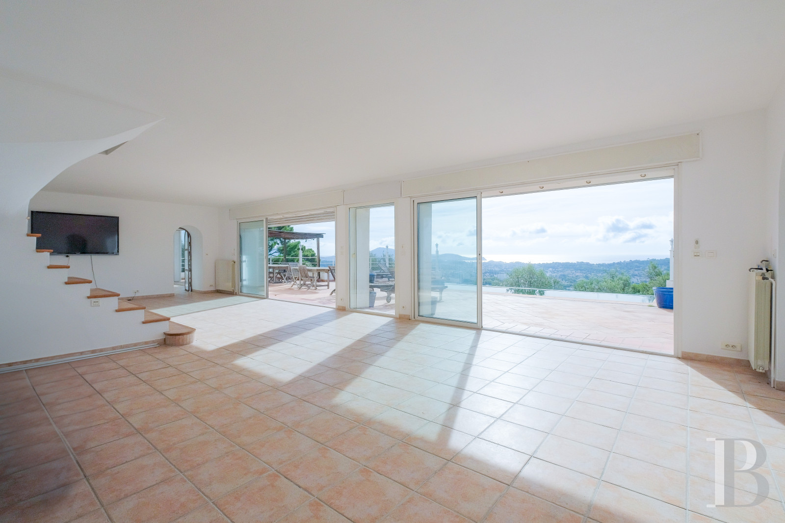 découvrez votre propriété idéale à toulon avec notre expert architecte. conseils personnalisés et design sur mesure pour vos projets immobiliers.