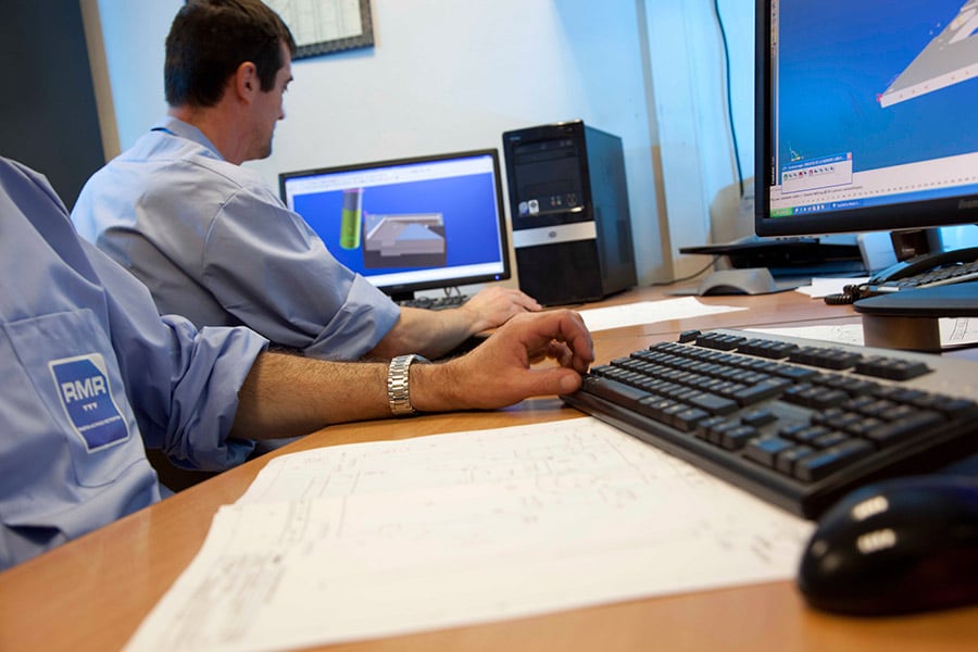 découvrez quand et pourquoi il est essentiel de consulter un bureau d'études pour assurer la réussite de vos projets grâce à leur expertise technique et réglementaire.