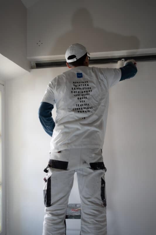quand repeindre appartement 1 découvrez le meilleur moment pour repeindre votre appartement afin d'obtenir un résultat optimal. conseils pratiques pour choisir la saison idéale et préparer vos travaux de rénovation.
