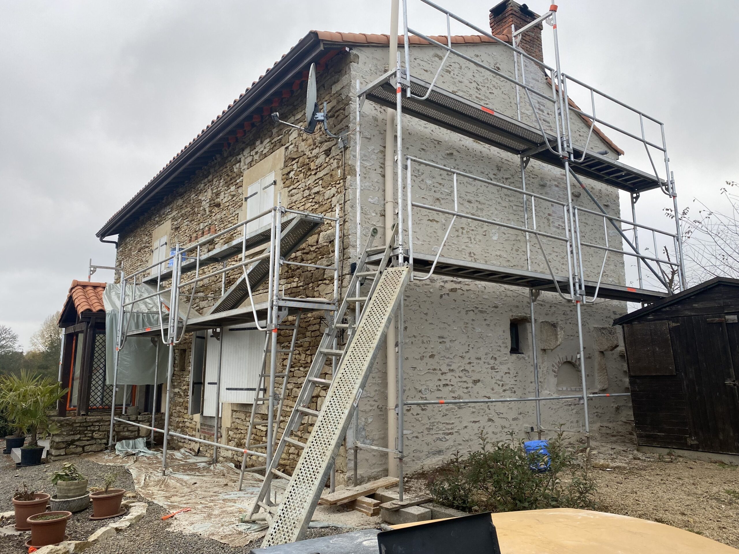 découvrez nos services professionnels de ravalement de façade pour embellir et protéger votre habitat. qualité, durabilité et conformité garanties.