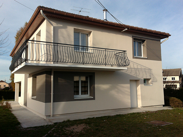 découvrez comment le ravalement de façade peut transformer et valoriser votre maison, en améliorant son esthétique et sa protection contre les intempéries.