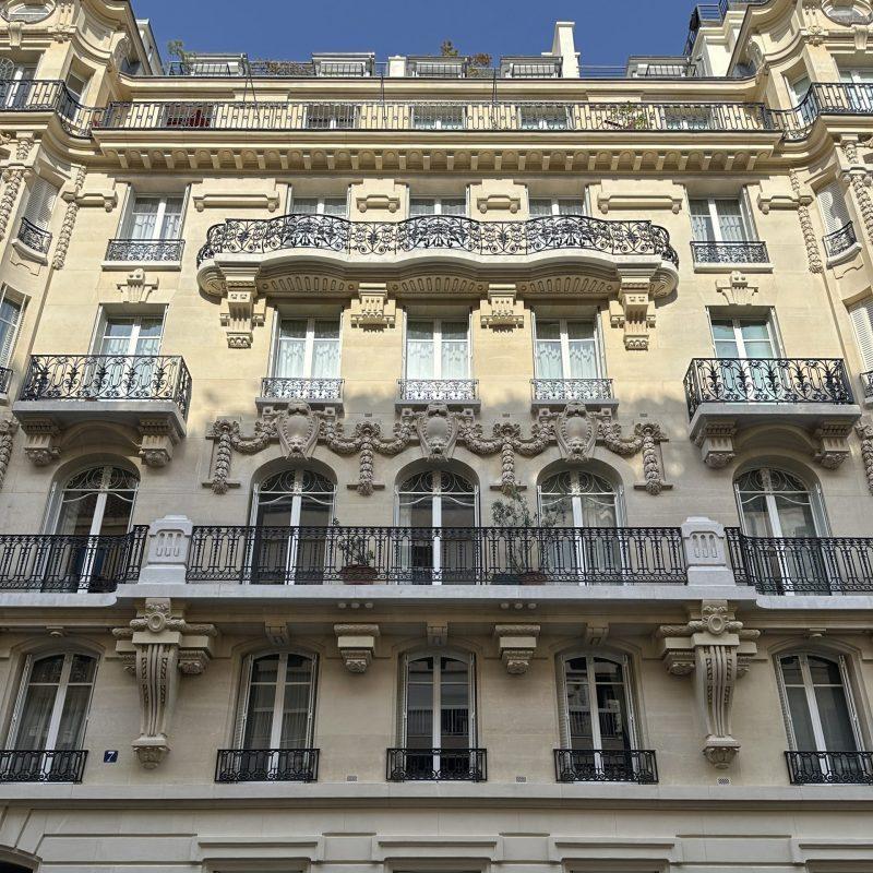 découvrez nos services professionnels de ravalement de façade à paris en 2025 pour redonner éclat et protection à votre bâtiment. qualité et expertise garanties.