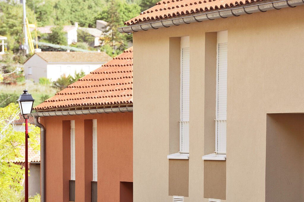 améliorez l'apparence et la protection de votre maison grâce à notre service professionnel de ravalement. experts en rénovation de façade pour un résultat durable et esthétique.