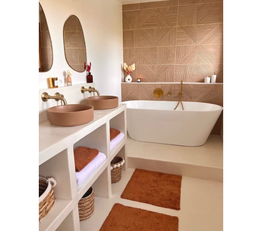 découvrez comment recouvrir facilement votre carrelage de salle de bain pour un nouveau look moderne et rafraîchissant sans gros travaux.