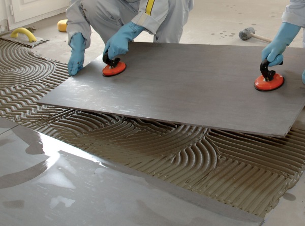 découvrez nos conseils pratiques pour refaire le carrelage de votre sol, étape par étape, et transformez votre intérieur avec style et durabilité.